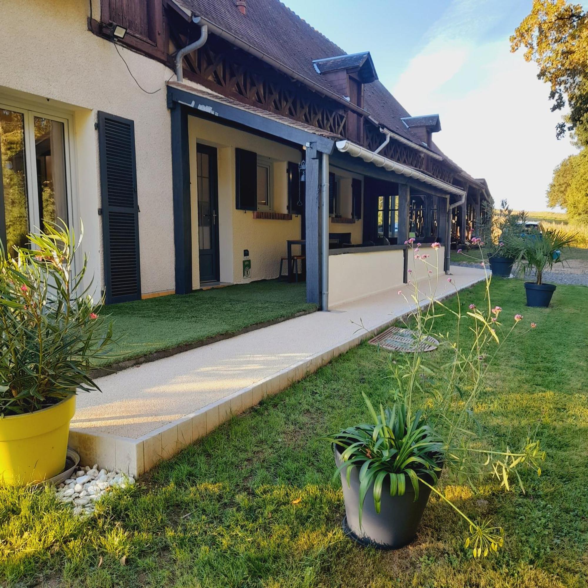 Gite Les Vignes Du Chateau - 4 Personnes Gehee Exterior photo